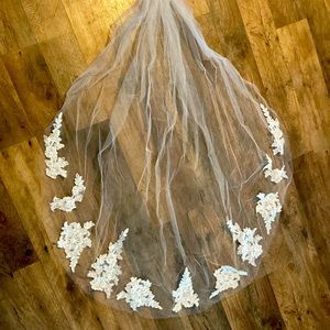 David’s bridal wedding veil ivory